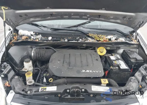 2016 Chrysler Town & Country Touring z USA, uszkodzony, nr VIN 2C4RC1BG1GR173430